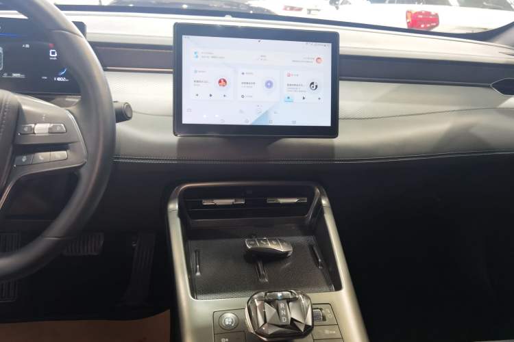 Used BYD Qin PLUS 2025 DM-i Smart Drive 55KM Leading Model Audio And AC Panel