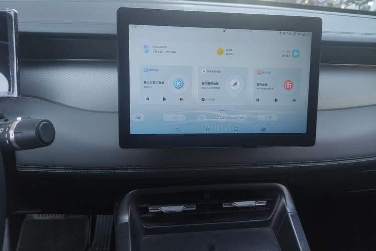 Used BYD Qin PLUS 2025 DM-i Smart Drive 55KM Leading Model Audio And AC Panel