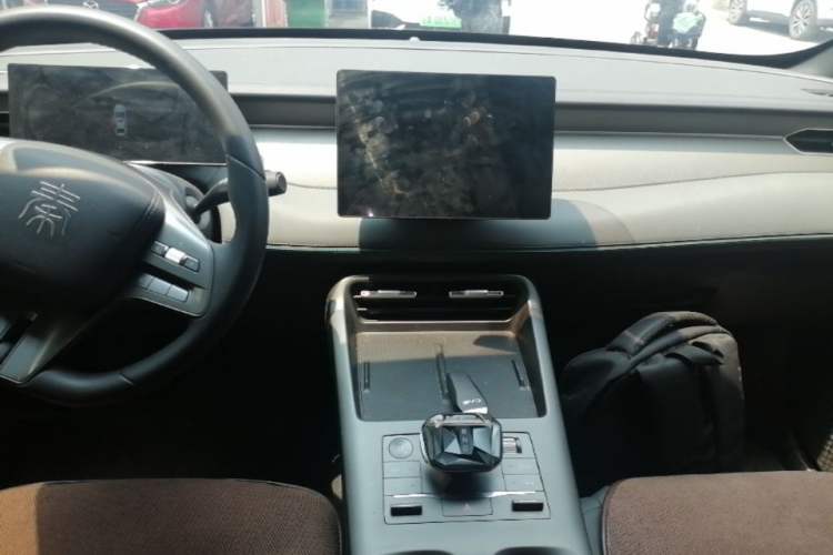 Used BYD Qin PLUS 2025 DM-i Smart Drive 55KM Leading Model Audio And AC Panel