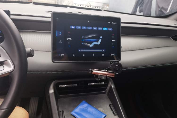 Used BYD Qin PLUS 2025 DM-i Smart Drive 55KM Leading Model Audio And AC Panel