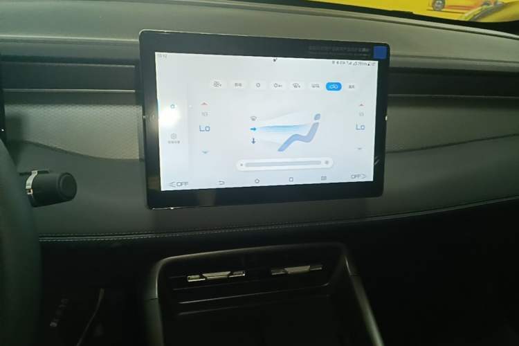 Used BYD Qin PLUS 2025 DM-i Smart Drive 55KM Leading Model Audio And AC Panel