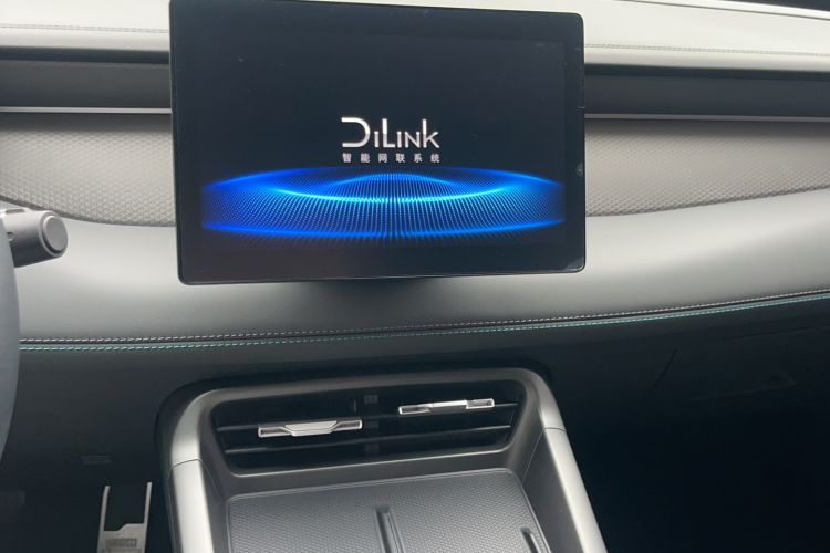 Used BYD Qin PLUS 2025 DM-i Smart Drive 55KM Leading Model Audio And AC Panel