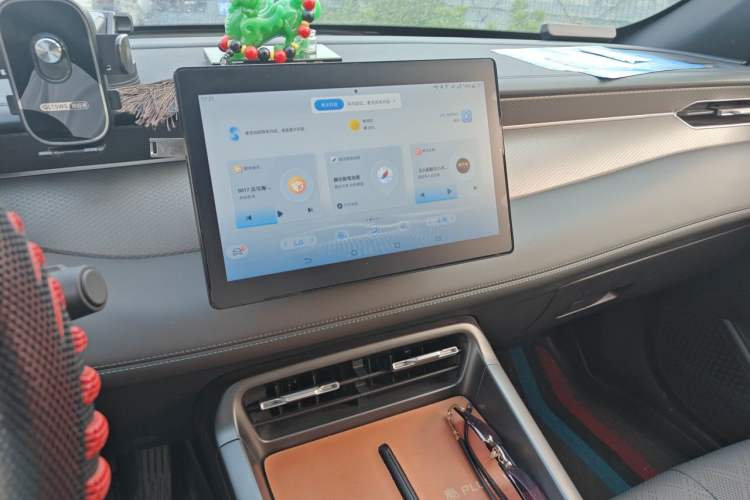 Used BYD Qin PLUS 2025 DM-i Smart Drive 55KM Beyond Model Audio And AC Panel