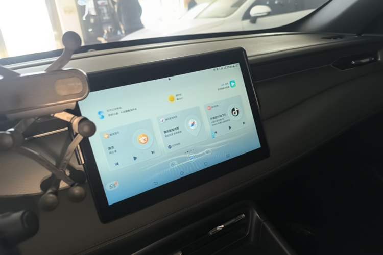 Used BYD Qin PLUS 2025 DM-i Smart Drive 55KM Leading Model Audio And AC Panel