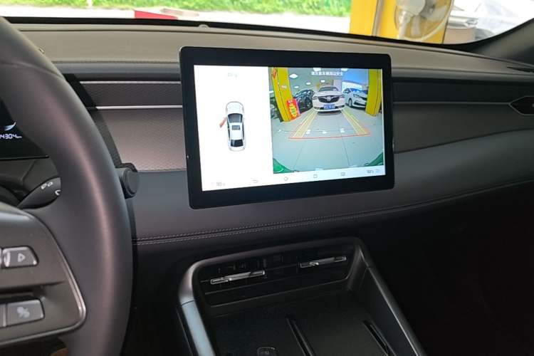 Used BYD Qin PLUS 2025 DM-i Smart Drive 55KM Leading Model Audio And AC Panel