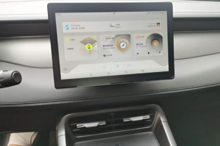 Used BYD Qin PLUS 2025 DM-i Smart Drive 55KM Leading Model Audio And AC Panel
