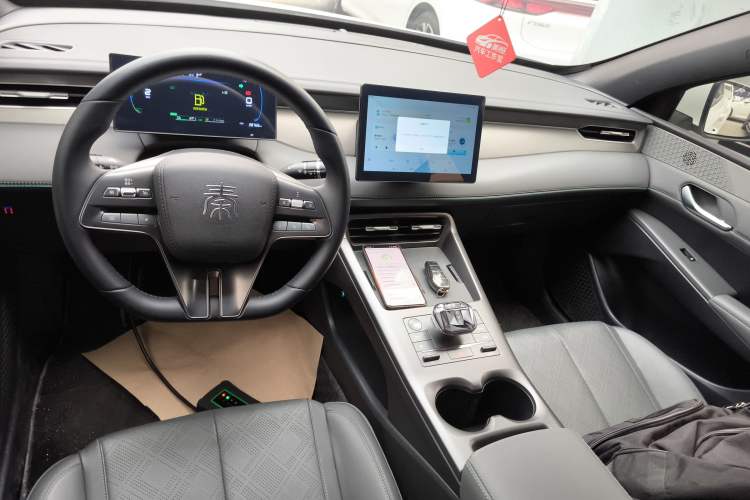 Used BYD Qin PLUS 2025 DM-i Smart Drive 55KM Leading Model Audio And AC Panel