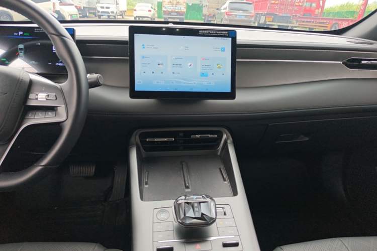 Used BYD Qin PLUS 2025 DM-i Smart Drive 55KM Leading Model Audio And AC Panel