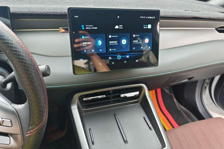 Used BYD Qin PLUS 2025 DM-i Smart Drive 55KM Leading Model Audio And AC Panel
