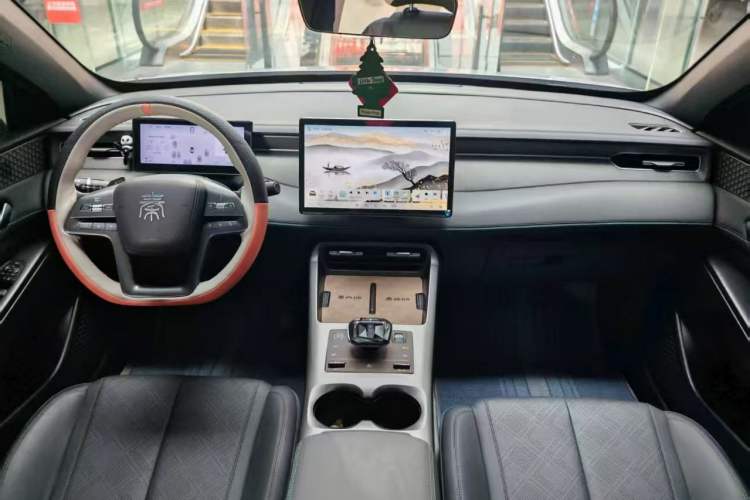 Used BYD Qin PLUS 2025 DM-i Smart Drive 55KM Beyond Model Audio And AC Panel