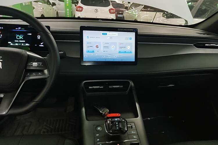Used BYD Qin PLUS 2025 DM-i Smart Drive 55KM Leading Model Audio And AC Panel