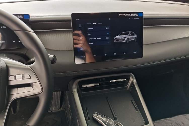 Used BYD Qin PLUS 2025 DM-i Smart Drive 55KM Leading Model Audio And AC Panel