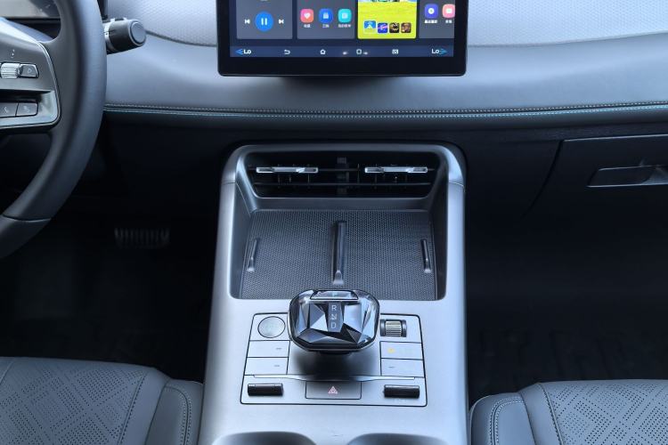 Used BYD Qin PLUS 2025 DM-i Smart Drive 55KM Leading Model Audio And AC Panel