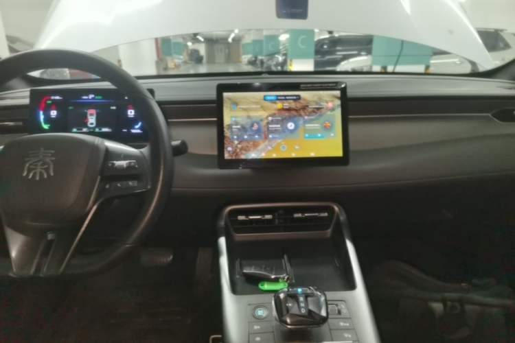 Used BYD Qin PLUS 2025 DM-i Smart Drive 55KM Leading Model Audio And AC Panel