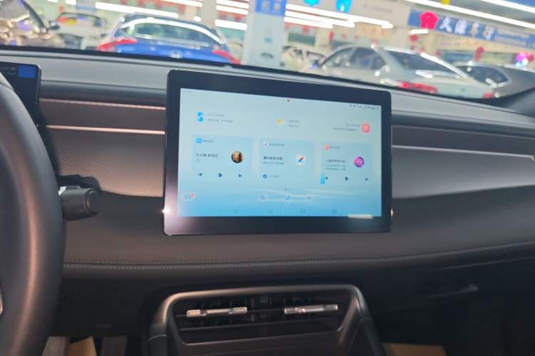 Used BYD Qin PLUS 2025 DM-i Smart Drive 55KM Leading Model Audio And AC Panel