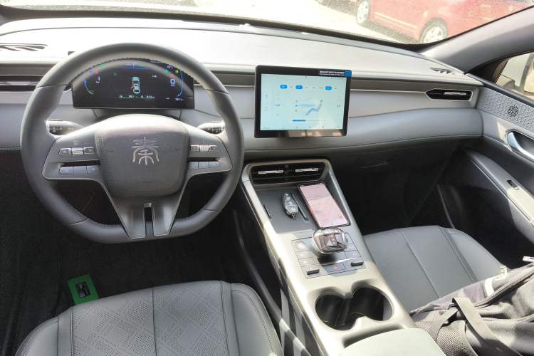 Used BYD Qin PLUS 2025 DM-i Smart Drive 55KM Leading Model Audio And AC Panel