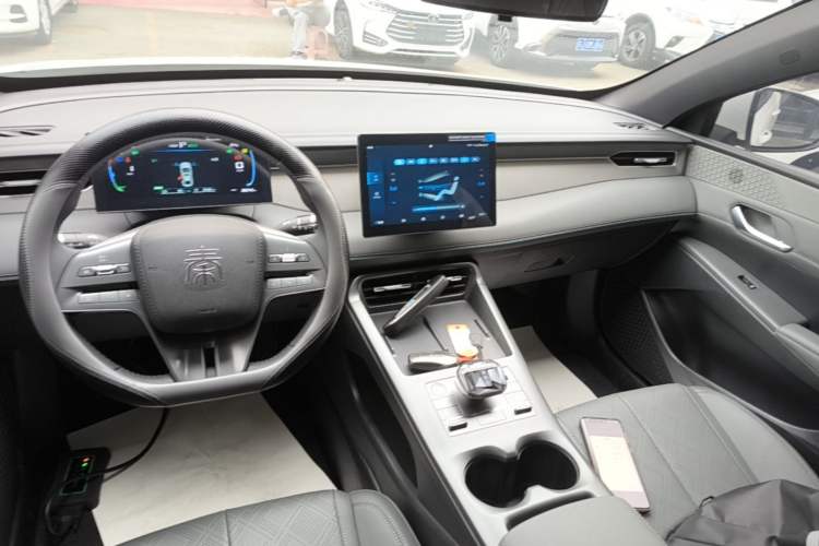 Used BYD Qin PLUS 2025 DM-i Smart Drive 55KM Leading Model Audio And AC Panel