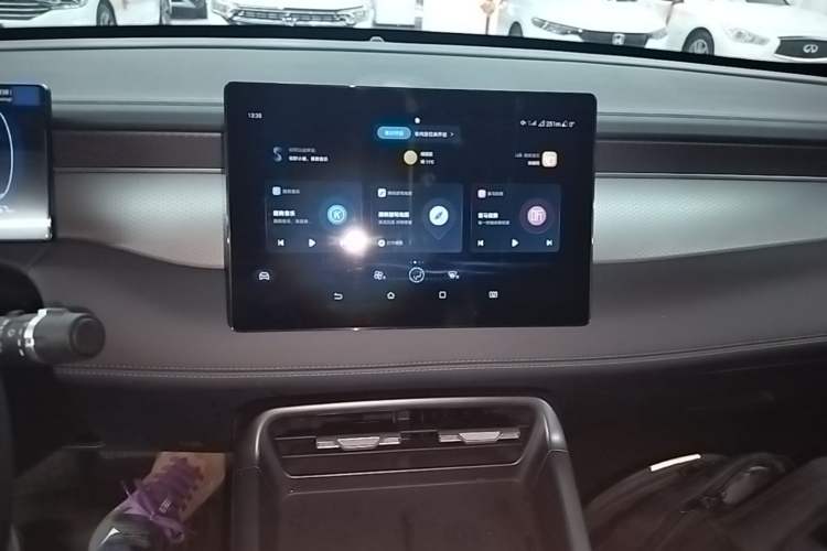 Used BYD Qin PLUS 2025 DM-i Smart Drive 55KM Leading Model Audio And AC Panel