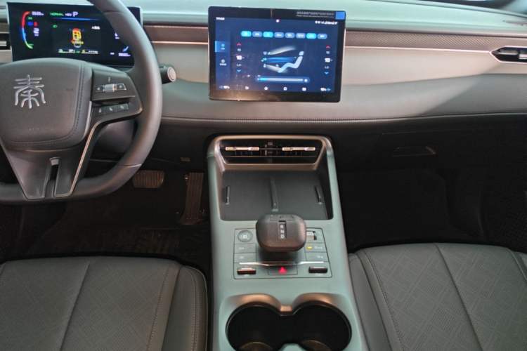 Used BYD Qin PLUS 2025 DM-i Smart Drive 55KM Leading Model Audio And AC Panel