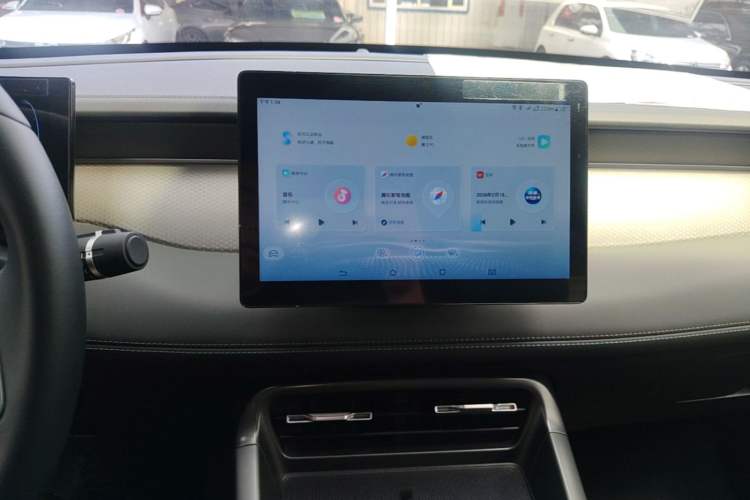 Used BYD Qin PLUS 2025 DM-i Smart Drive 55KM Leading Model Audio And AC Panel