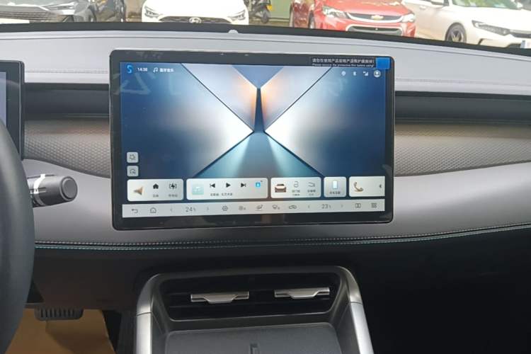 Used BYD Qin PLUS 2025 DM-i Smart Drive 120KM Superior Model Audio And AC Panel