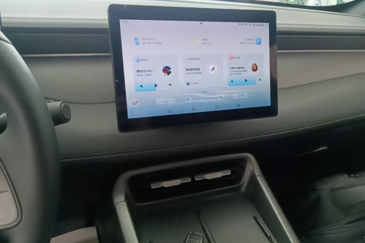 Used BYD Qin PLUS 2025 DM-i Smart Drive 55KM Leading Model Audio And AC Panel