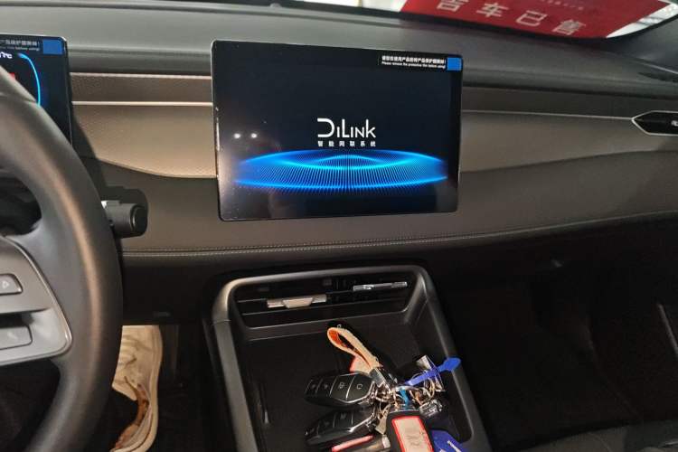 Used BYD Qin PLUS 2025 DM-i Smart Drive 55KM Leading Model Audio And AC Panel