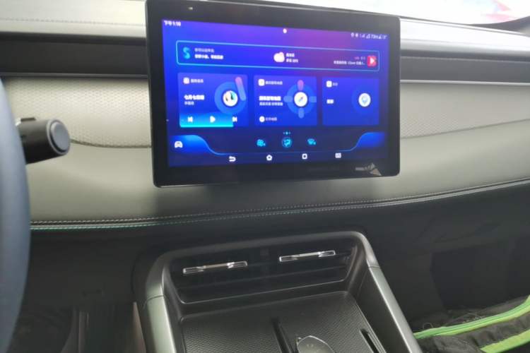 Used BYD Qin PLUS 2025 DM-i Smart Drive 55KM Leading Model Audio And AC Panel