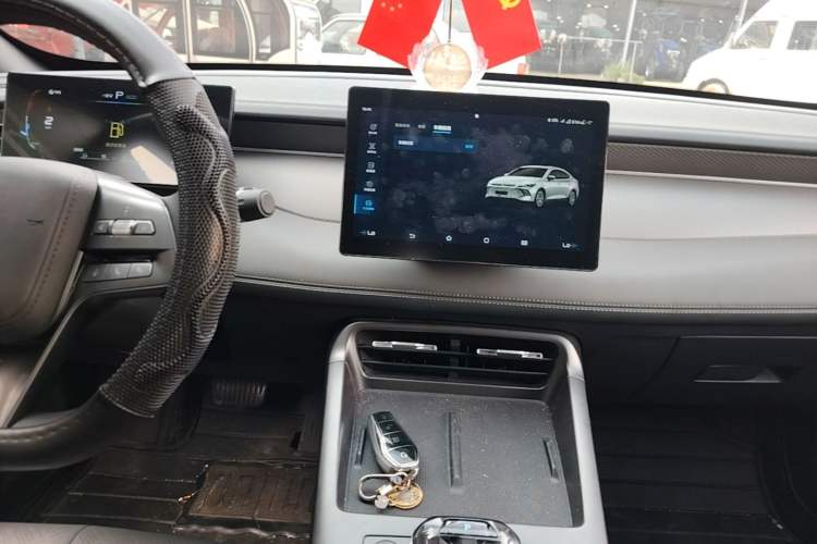 Used BYD Qin PLUS 2025 DM-i Smart Drive 55KM Leading Model Audio And AC Panel