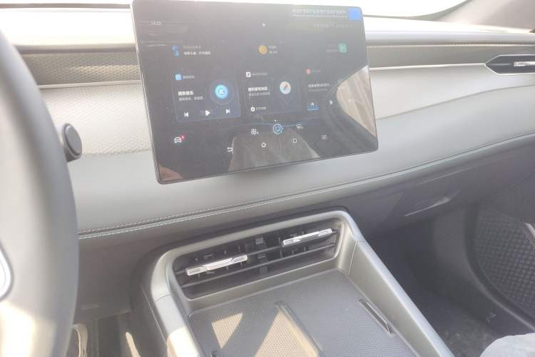 Used BYD Qin PLUS 2025 DM-i Smart Drive 55KM Leading Model Audio And AC Panel
