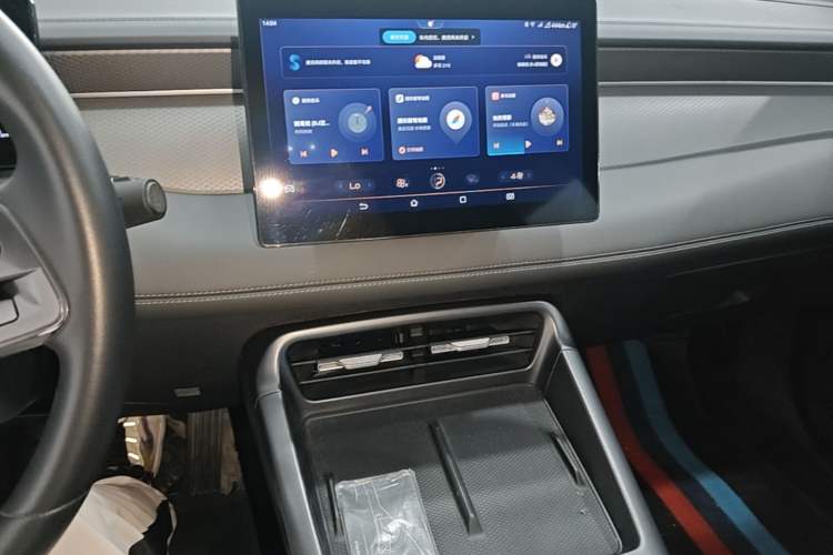 Used BYD Qin PLUS 2025 DM-i Smart Drive 55KM Leading Model Audio And AC Panel