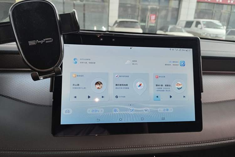 Used BYD Qin PLUS 2025 DM-i Smart Drive 55KM Leading Model Audio And AC Panel