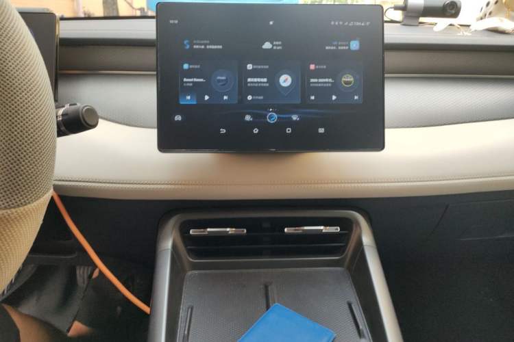 Used BYD Qin PLUS 2025 DM-i Smart Drive 55KM Leading Model Audio And AC Panel