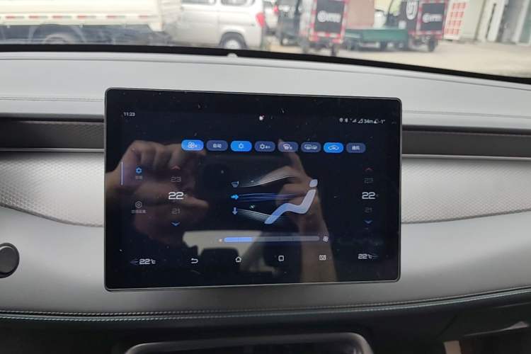 Used BYD Qin PLUS 2025 DM-i Smart Drive 55KM Leading Model Audio And AC Panel