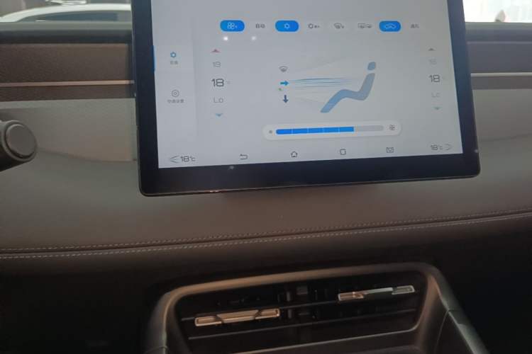 Used BYD Qin PLUS 2025 DM-i Smart Drive 55KM Leading Model Audio And AC Panel