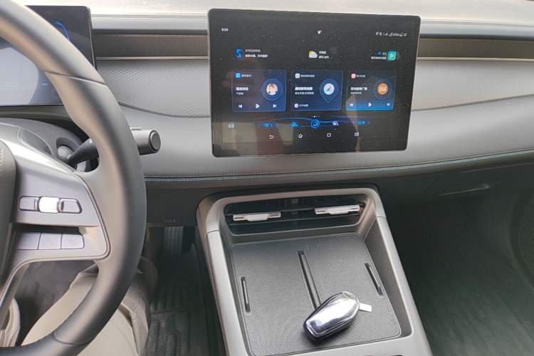 Used BYD Qin PLUS 2025 DM-i Smart Drive 55KM Leading Model Audio And AC Panel