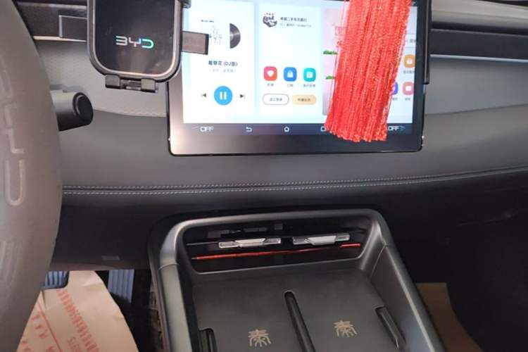 Used BYD Qin PLUS 2025 DM-i Smart Drive 55KM Leading Model Audio And AC Panel