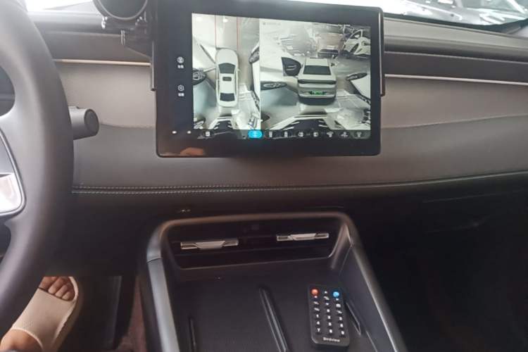 Used BYD Qin PLUS 2025 DM-i Smart Drive 55KM Leading Model Audio And AC Panel