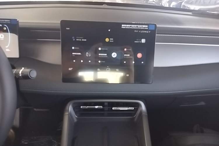 Used BYD Qin PLUS 2025 DM-i Smart Drive 55KM Leading Model Audio And AC Panel