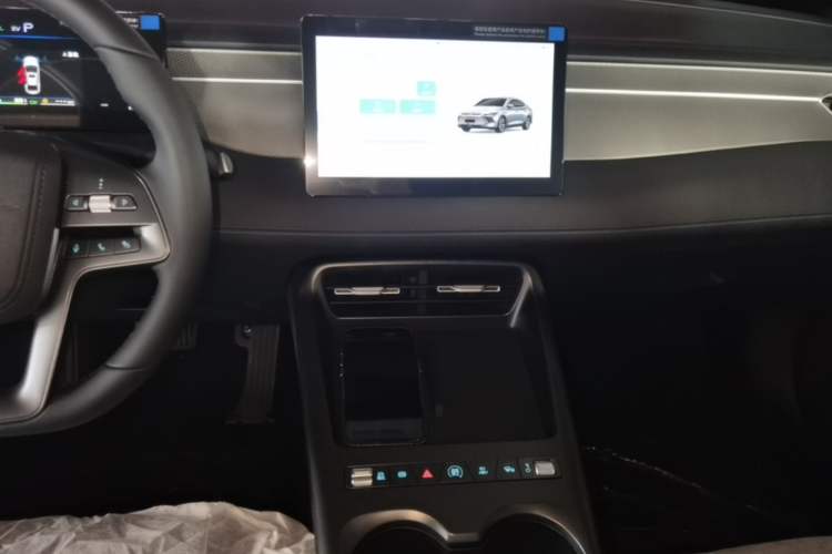 Used BYD Qin PLUS  Audio And AC Panel