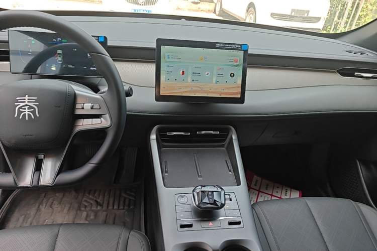 Used BYD Qin PLUS 2025 DM-i Smart Drive 55KM Leading Model Audio And AC Panel