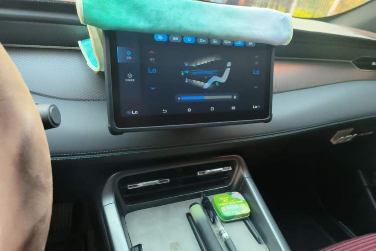 Used BYD Qin PLUS 2025 DM-i Smart Drive 55KM Leading Model Audio And AC Panel