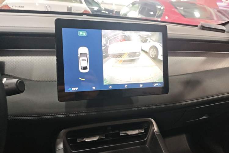Used BYD Qin PLUS 2025 DM-i Smart Drive 55KM Leading Model Audio And AC Panel