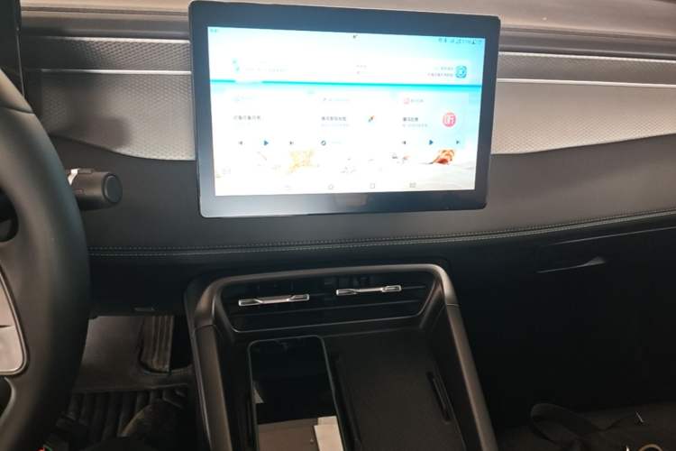 Used BYD Qin PLUS 2025 DM-i Smart Drive 55KM Leading Model Audio And AC Panel