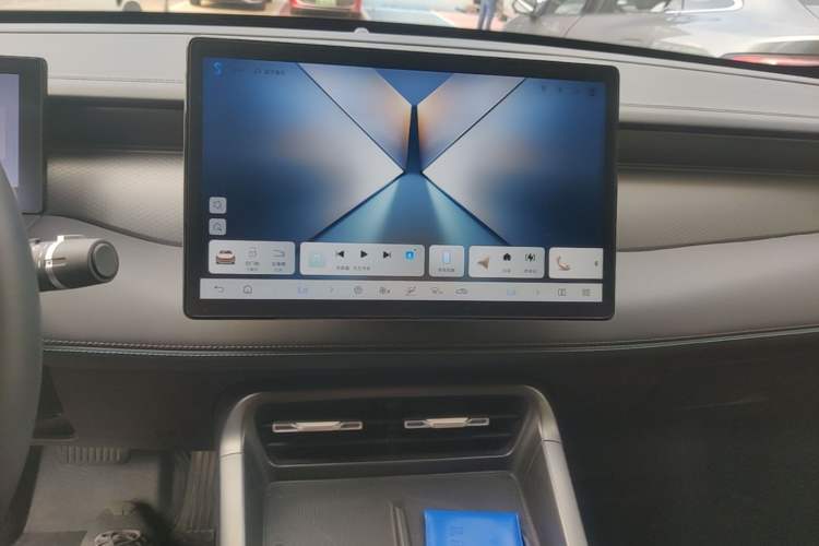Used BYD Qin PLUS 2025 DM-i Smart Drive 120KM Superior Model Audio And AC Panel
