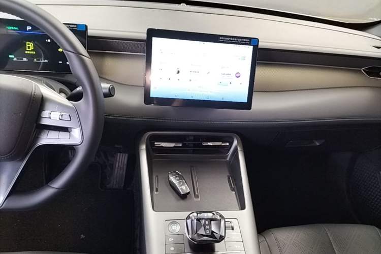 Used BYD Qin PLUS 2025 DM-i Smart Drive 55KM Leading Model Audio And AC Panel