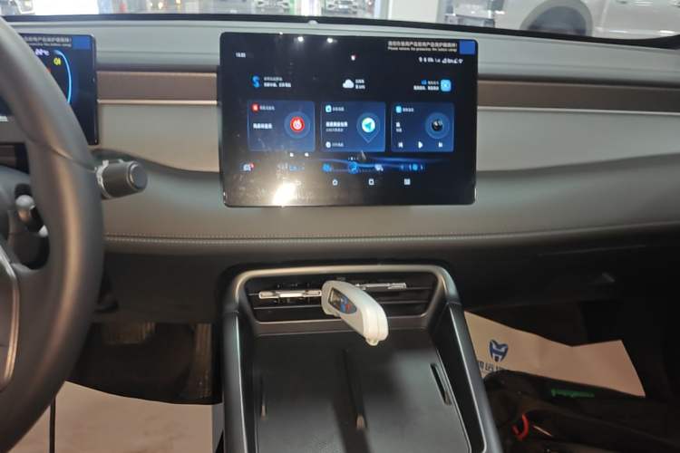 Used BYD Qin PLUS 2025 DM-i Smart Drive 55KM Leading Model Audio And AC Panel