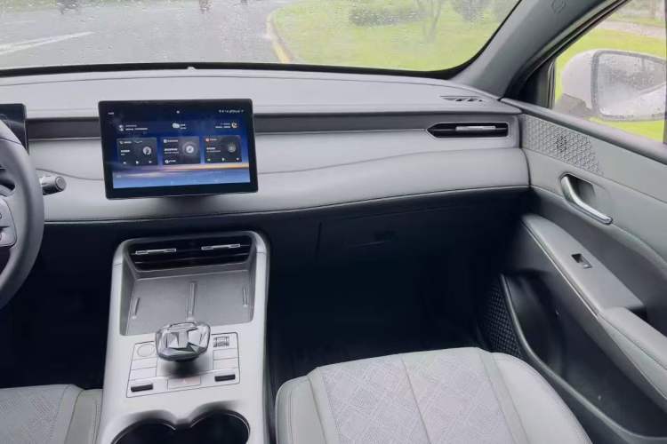 Used BYD Qin PLUS 2025 DM-i Smart Drive 55KM Leading Model Audio And AC Panel