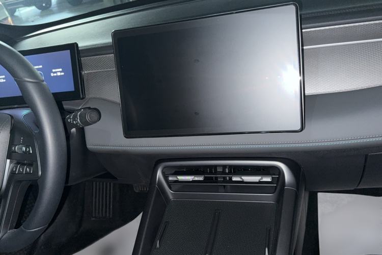 Used BYD Qin PLUS 2025 DM-i Smart Drive 55KM Beyond Model Audio And AC Panel