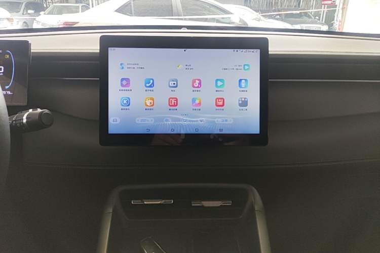 Used BYD Qin PLUS 2025 DM-i Smart Drive 55KM Leading Model Audio And AC Panel
